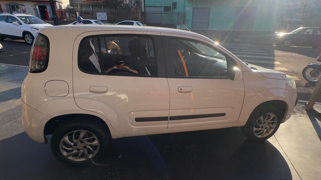 FIAT UNO 1.0 DRIVE COMPLETO — mídia 6