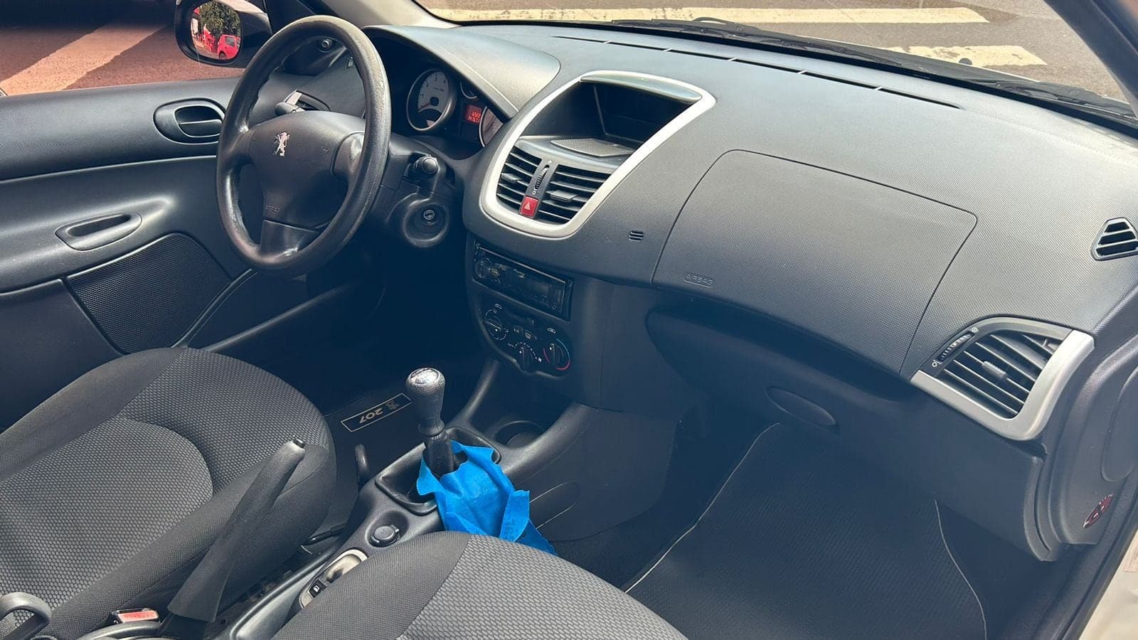 Peugeot 207 1.4 Active Completo 2015 — mídia 2