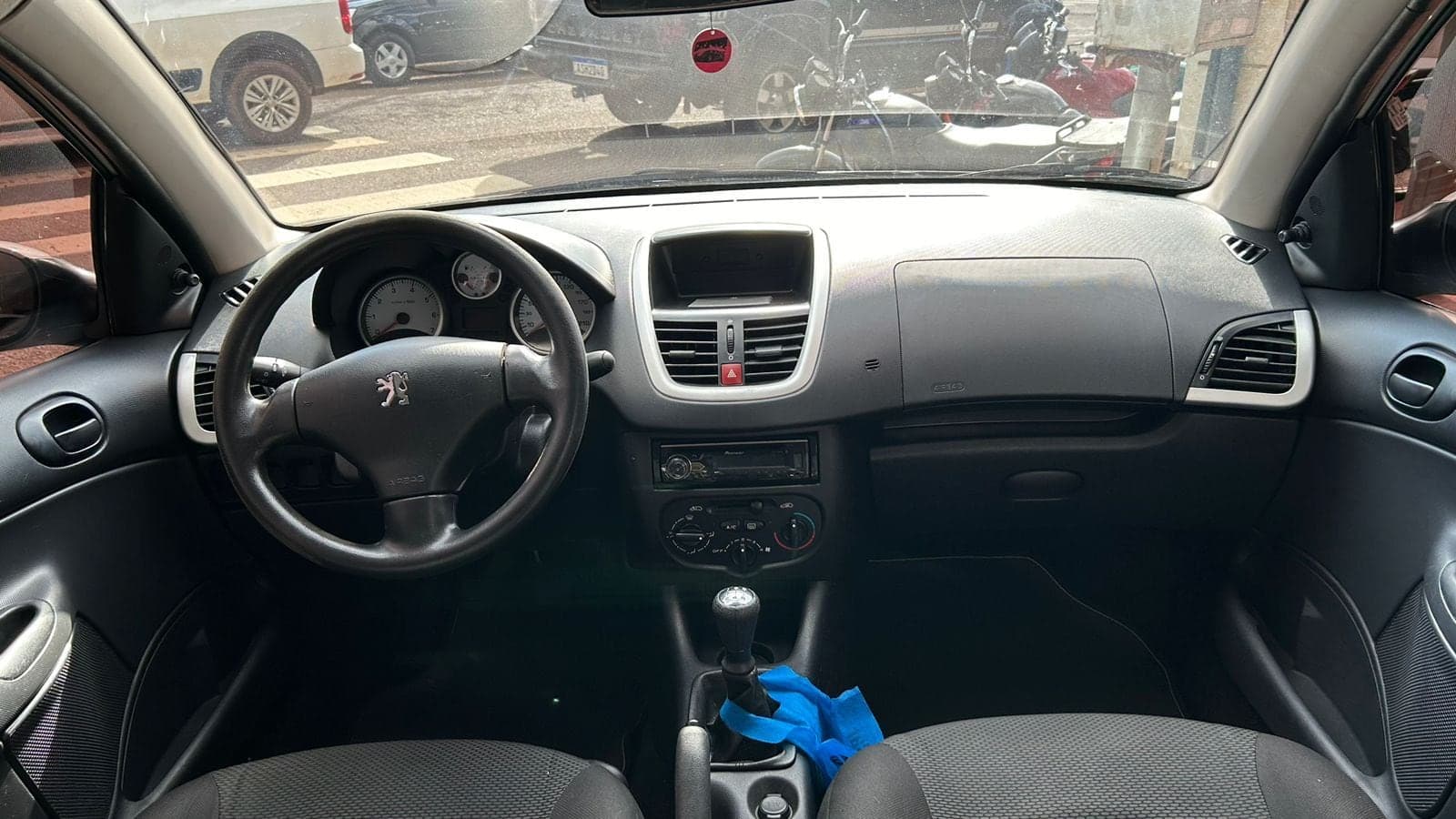 Peugeot 207 1.4 Active Completo 2015 — mídia 9