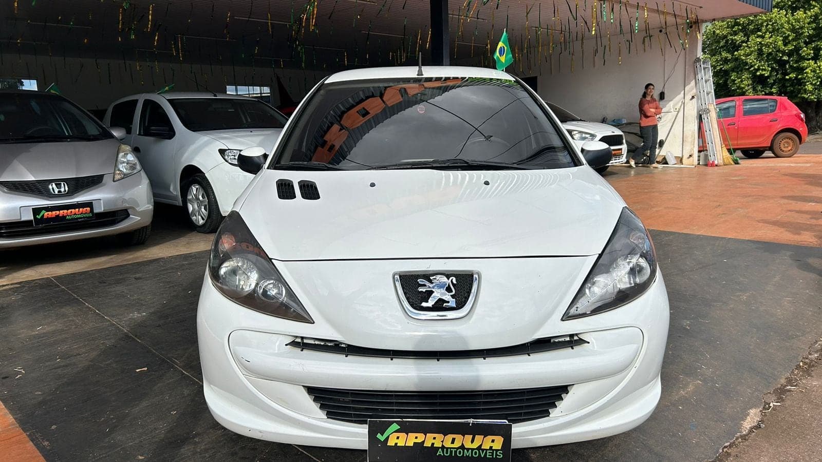 Peugeot 207 1.4 Active Completo 2015 — mídia 12