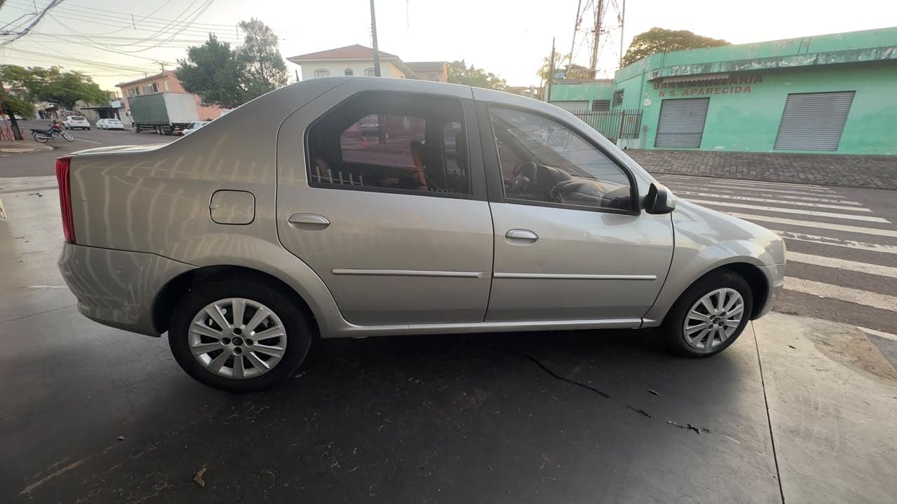 RENAULT LOGAN 1.6 EXPRESSION COMPLETO — mídia 6