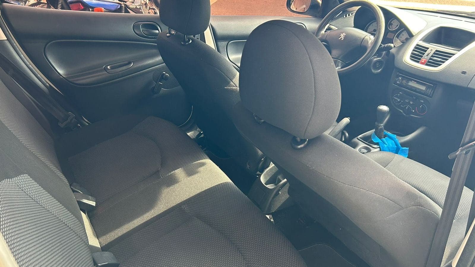 Peugeot 207 1.4 Active Completo 2015 — mídia 10