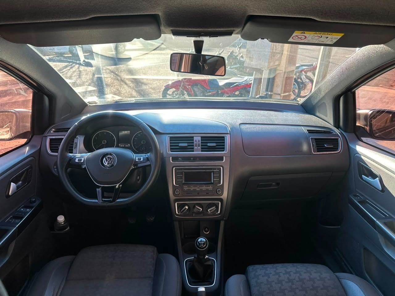 Volkswagen Fox Track 1.0 Completo 2017 — mídia 8