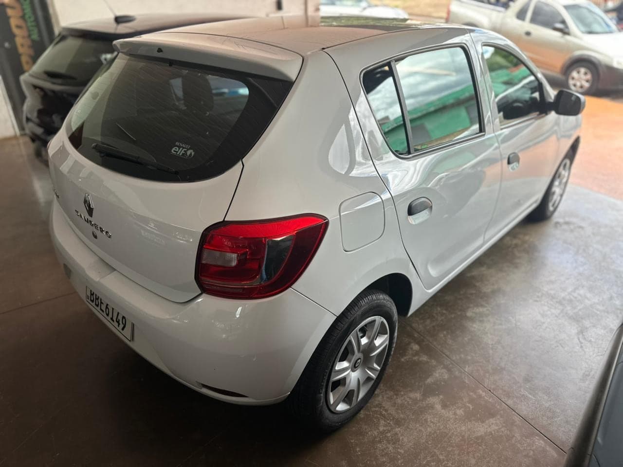 Renault Sandero Zen 1.0 2017 — mídia 2