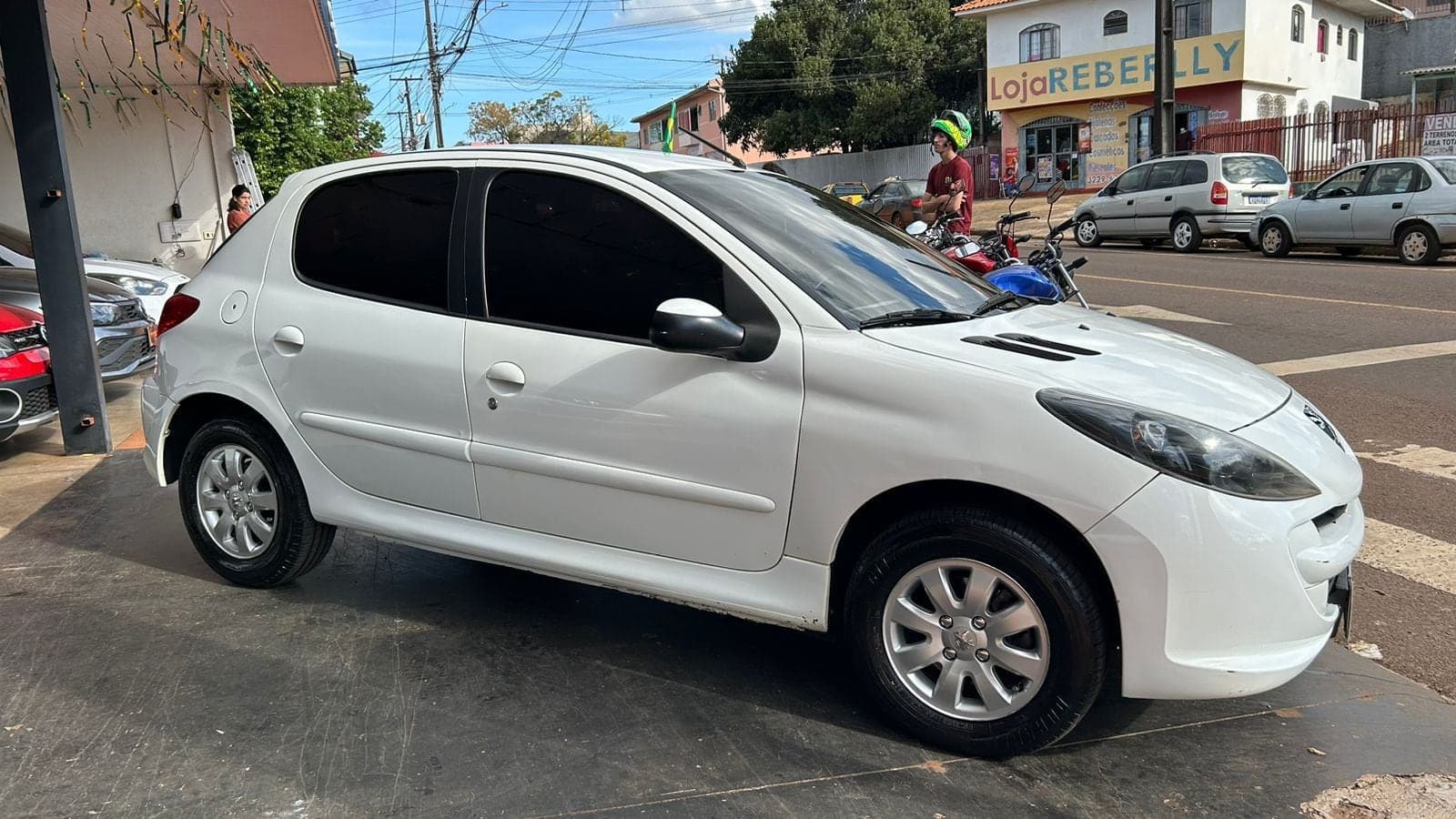 Peugeot 207 1.4 Active Completo 2015 — mídia 3