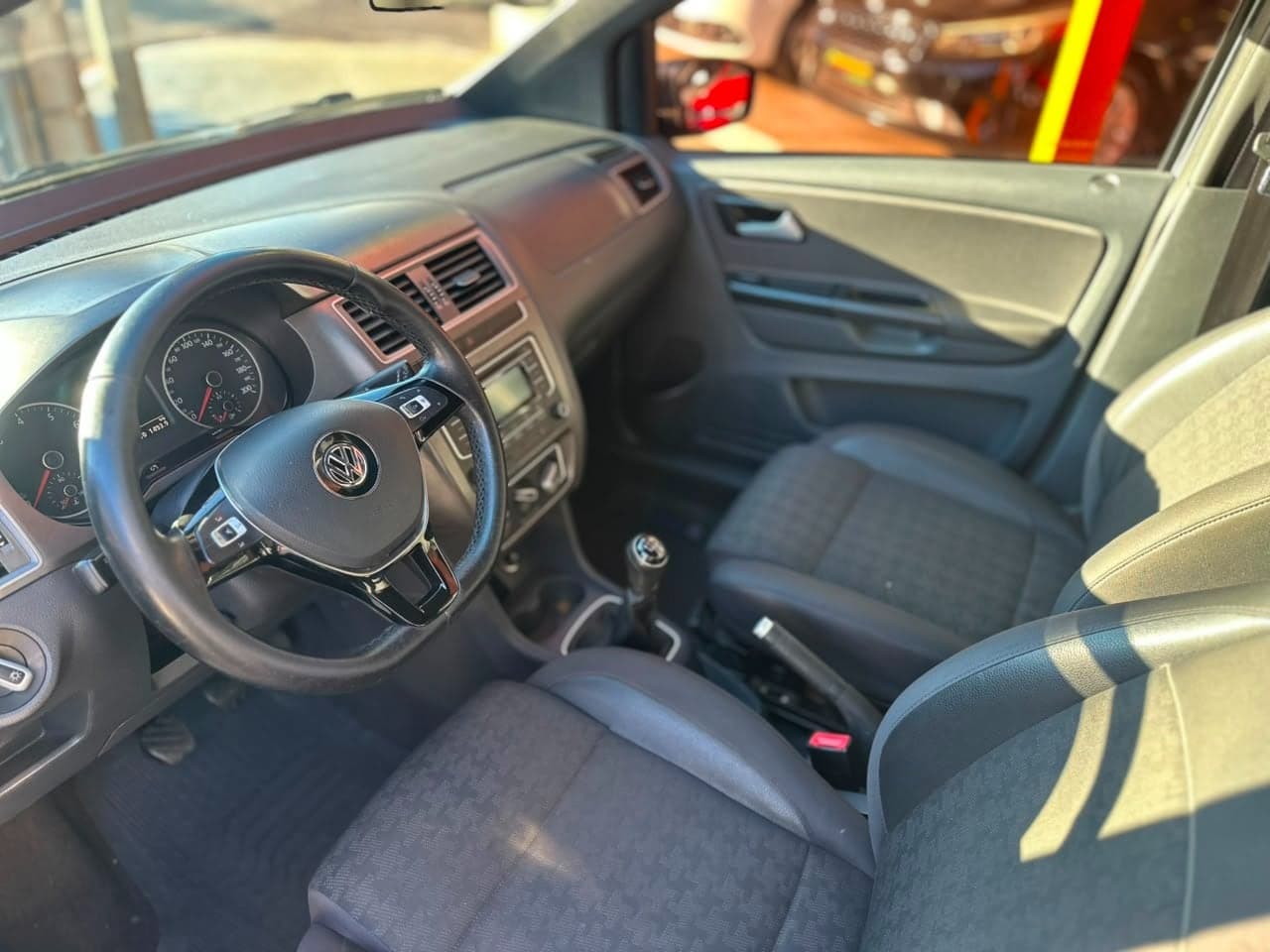 Volkswagen Fox Track 1.0 Completo 2017 — mídia 3