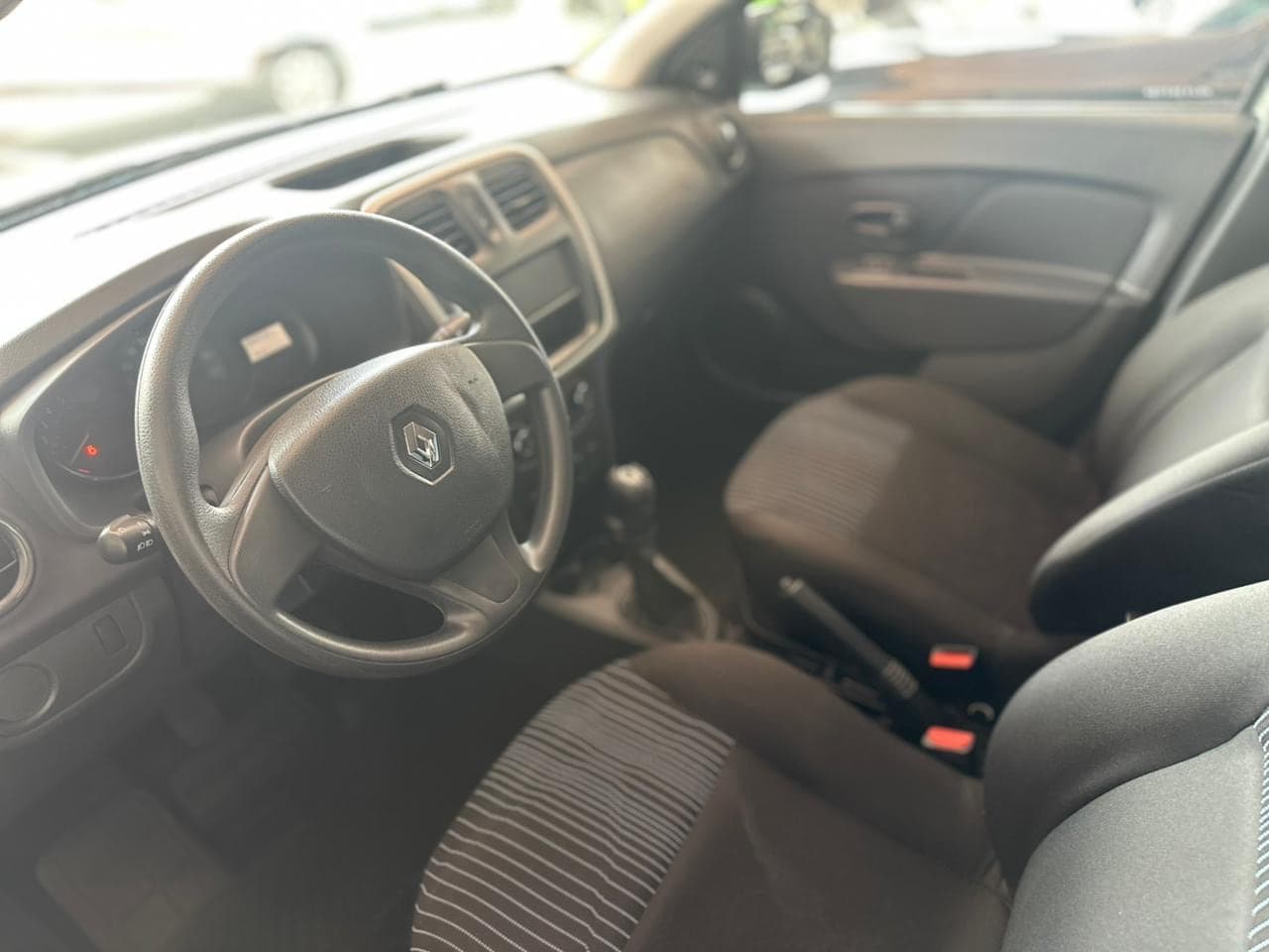 Renault Sandero Zen 1.0 2017 — mídia 3