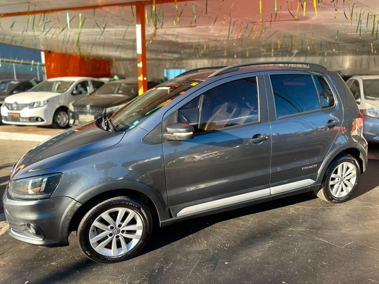 Volkswagen Fox Track 1.0 Completo 2017 — mídia 10